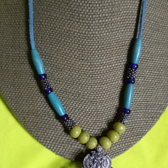 Silvertone blue green beaded necklace - Picture 4 of 6